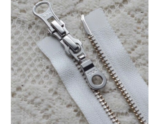 Metal zipper